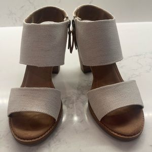 TOM’s white linen heeled sandals.